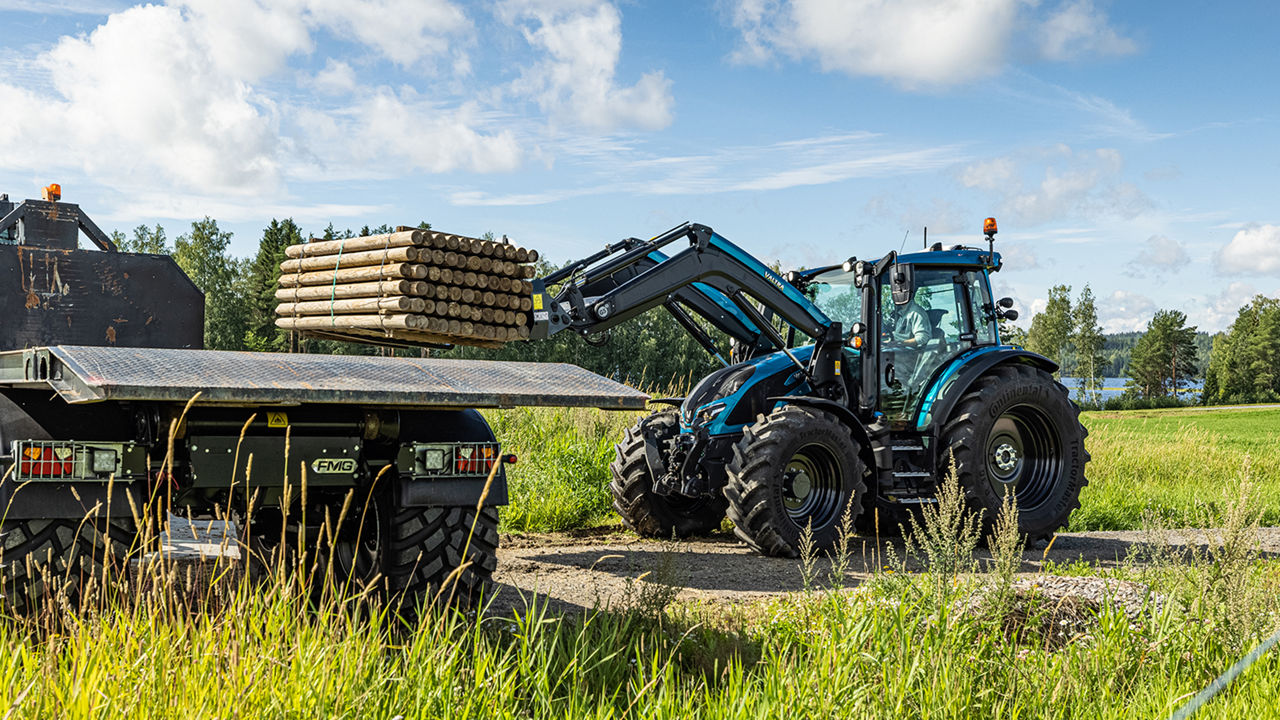 valtra-front-loaders-unlimited-g135_4000x2500.jpg