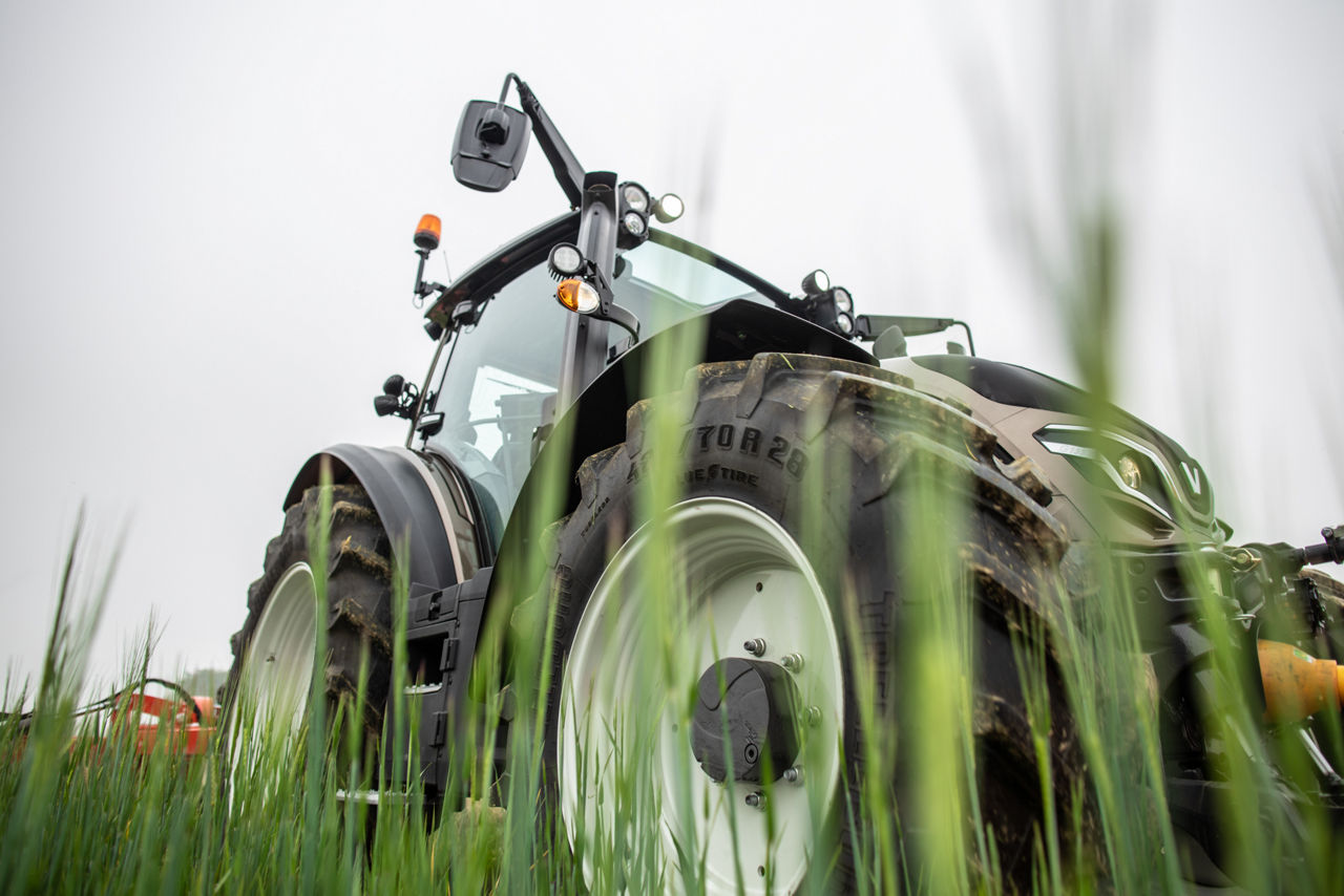 valtra-g-series-poland-2019-img-low-res-jpg-.jpg