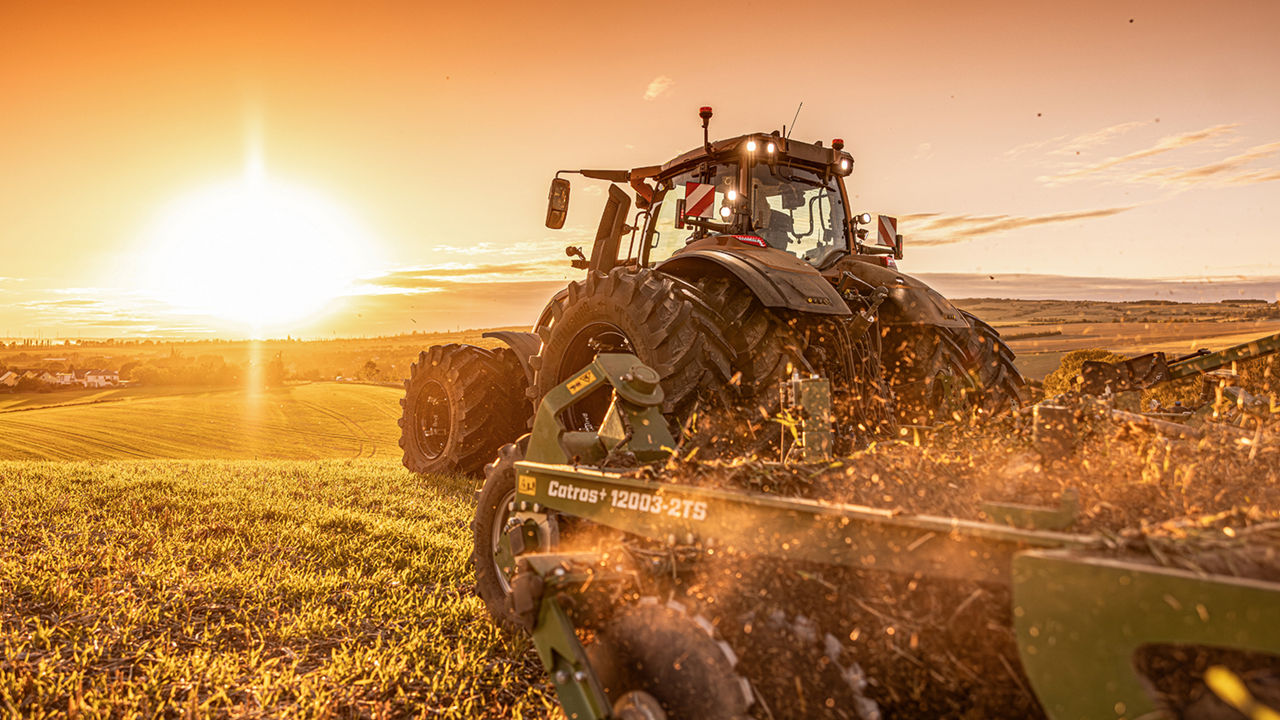 valtra-hard-working-tractors_1600x900.jpg