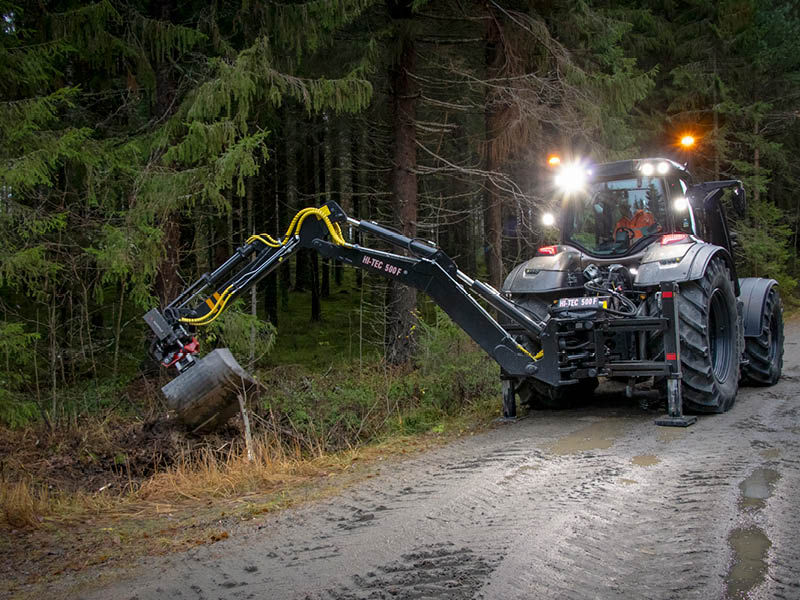 valtra-heckbagger-graben_800x600.jpg