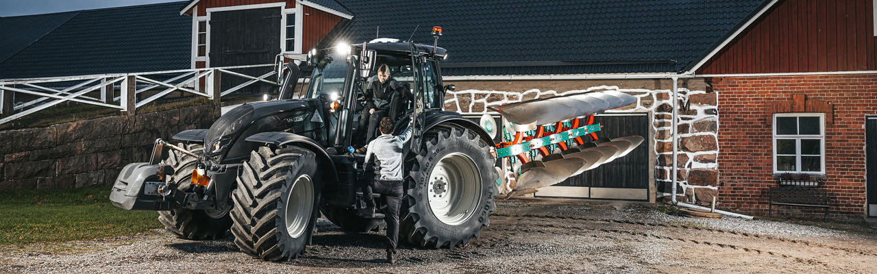 valtra-n-series-easy-to-own-tracor_4000x1250.jpg