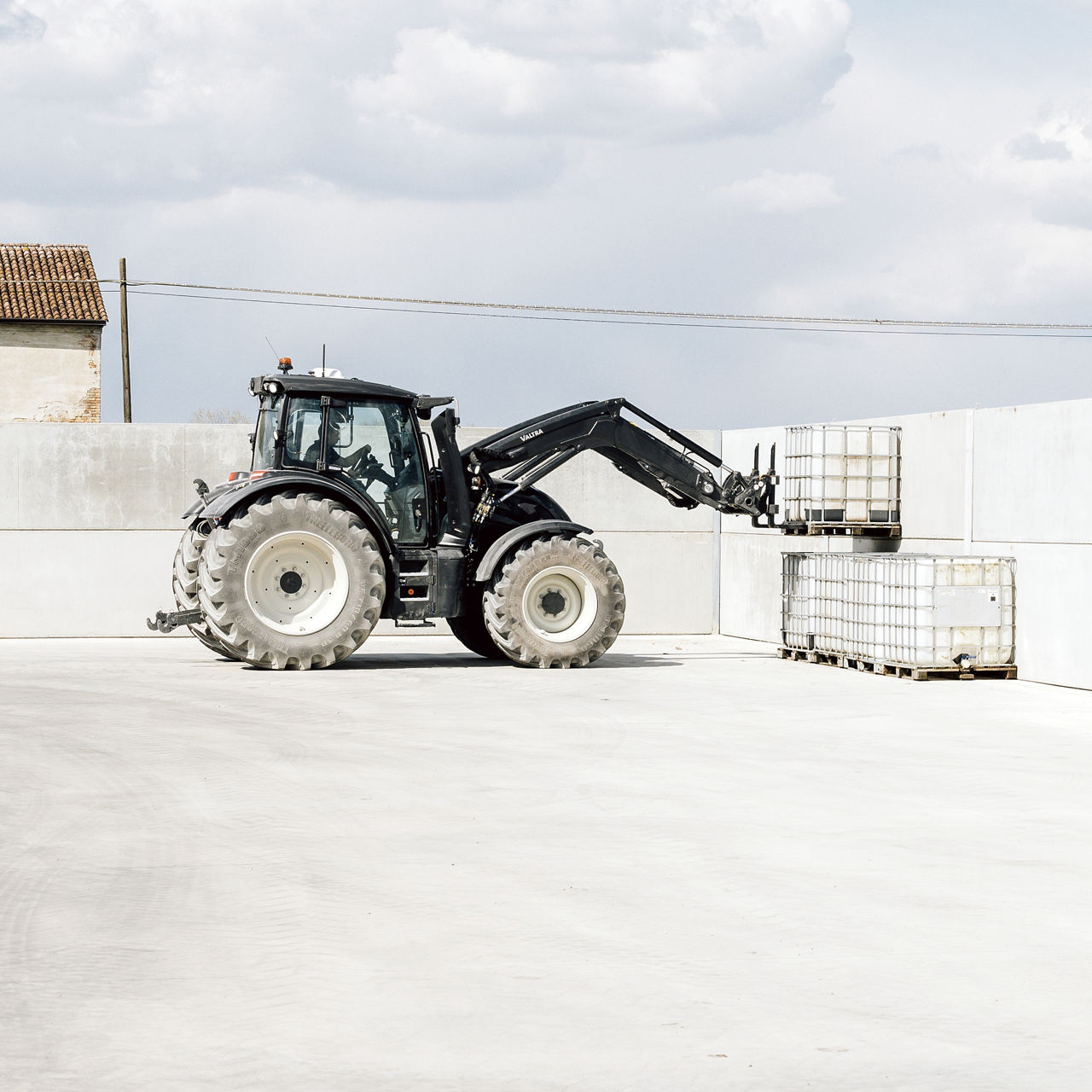 valtra-n-series-hydraulics-for-loader-work_4000x4000.jpg