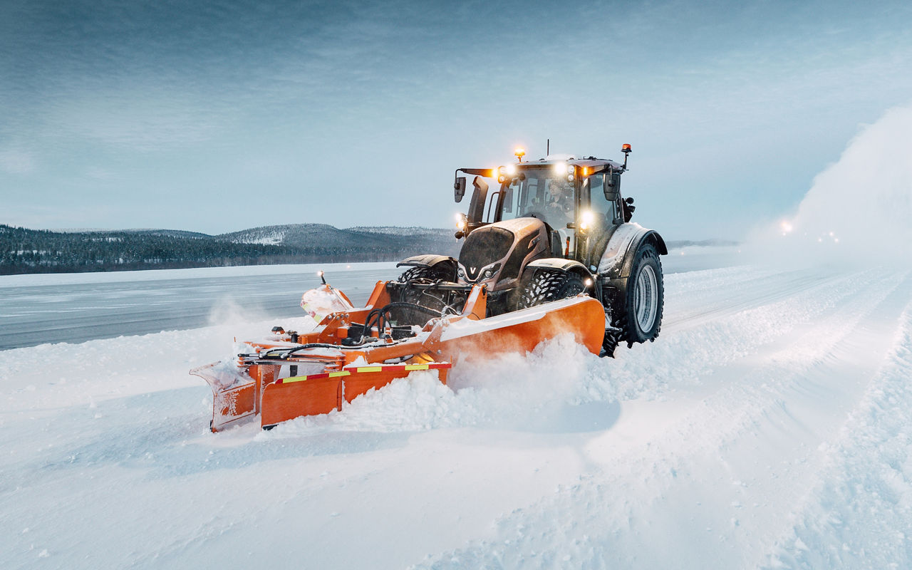 valtra-n-series-powerful-mid-horsepower-tractor_4000x2500.jpg