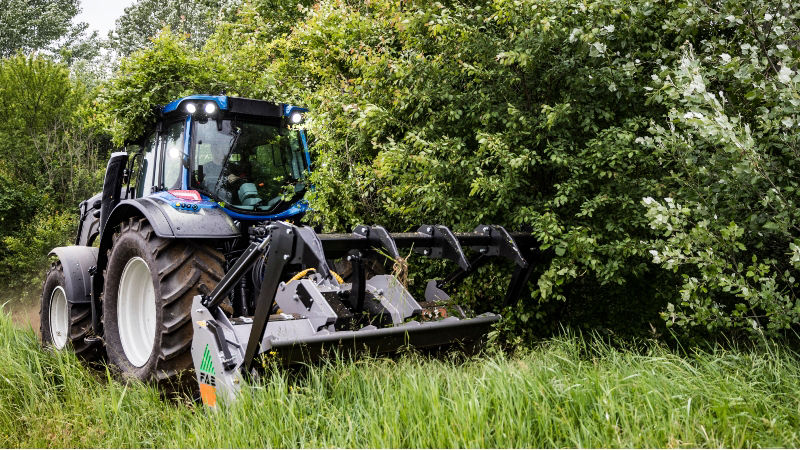 valtra-n-series-tractor-5th-gen-twintrac-reverse-driving-forestry-800-450.jpg