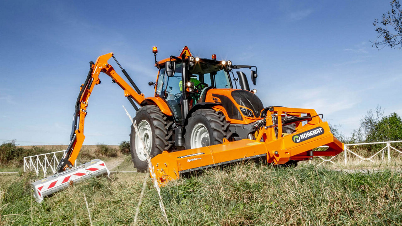 valtra-n-series-tractor-noremat-telescopic-mower-road-work-1600-900.jpg