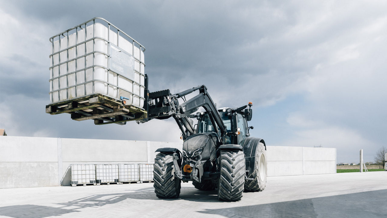 valtra-n-series-tractors-powerful-loaders_1600x900.jpg