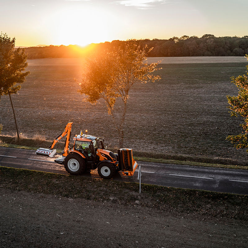 valtra n4 series with a snow plough working