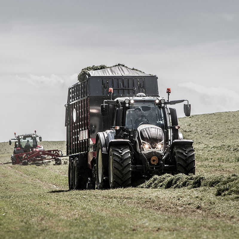 valtra-n4-series-red-field-hillhold.jpg