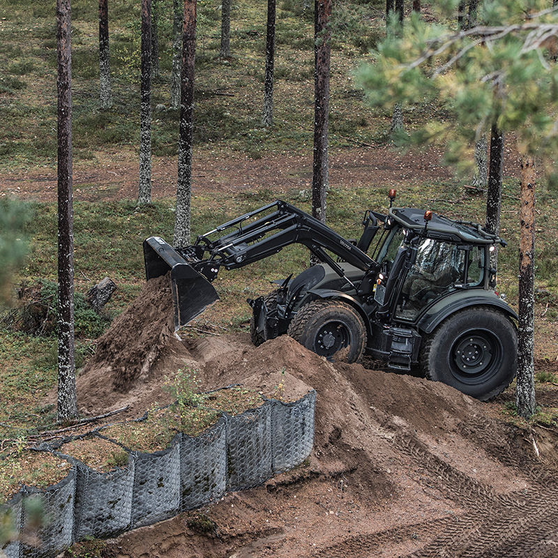 valtra-n4-series-unlimited-defence-frontloader.jpg
