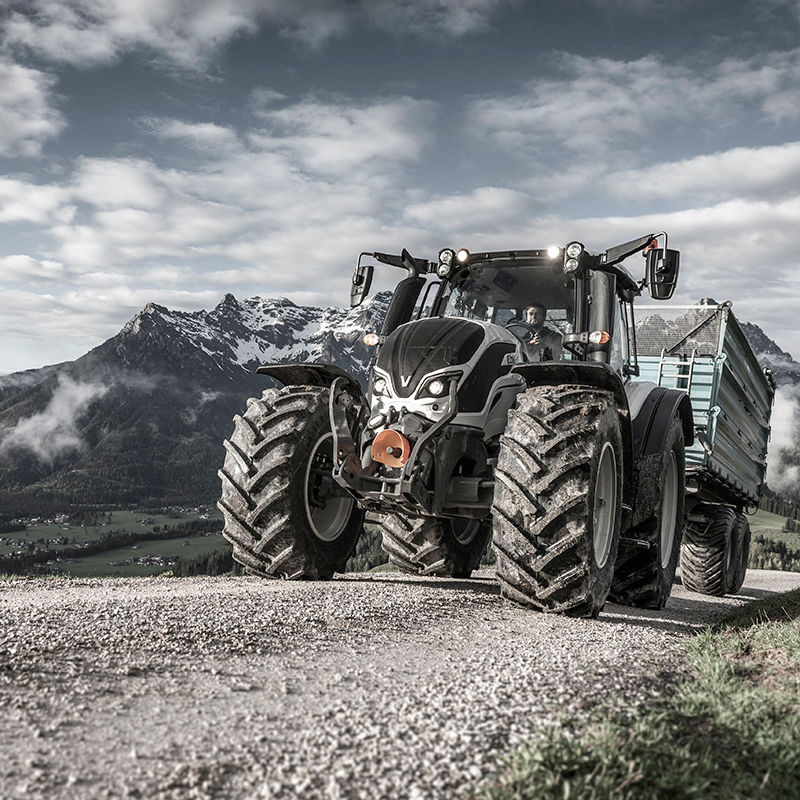 valtra-n4-series-white-hillhold-2015-road.jpg