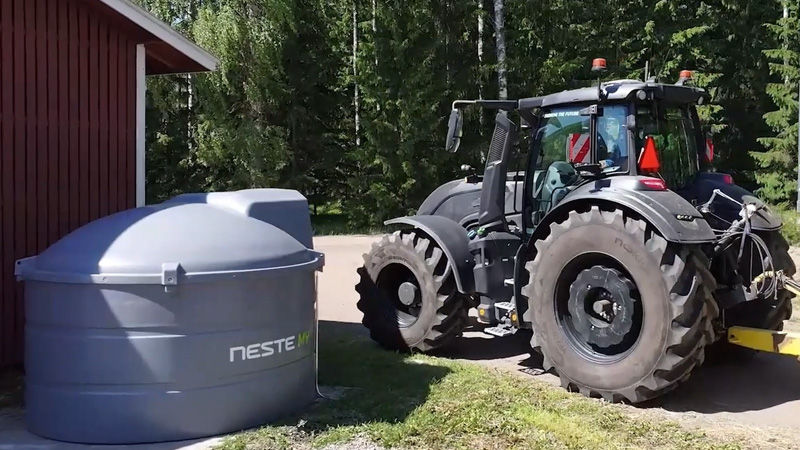 valtra-neste-my-renewable-diesel-for-farmers_450x800.jpg