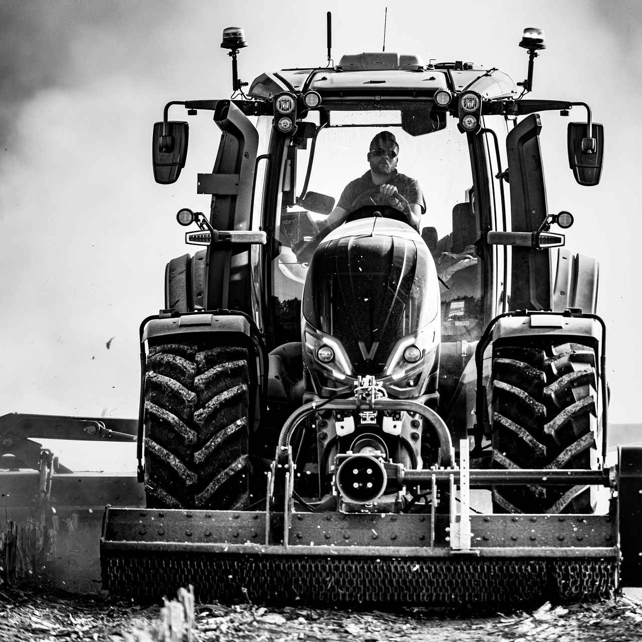 valtra-q-series-comfortable-cab_4000x4000.jpg