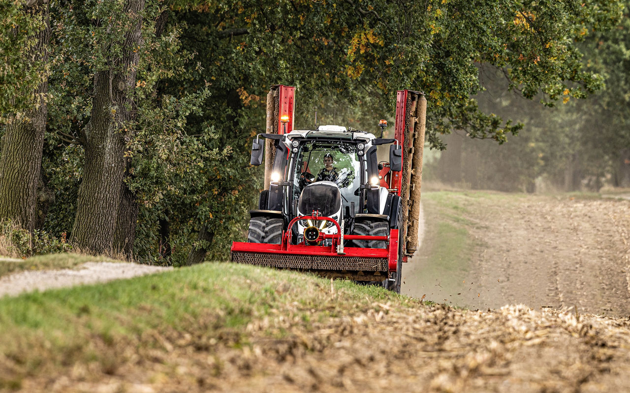 valtra-q-series-ergonomic-tractor_4000x2500.jpg
