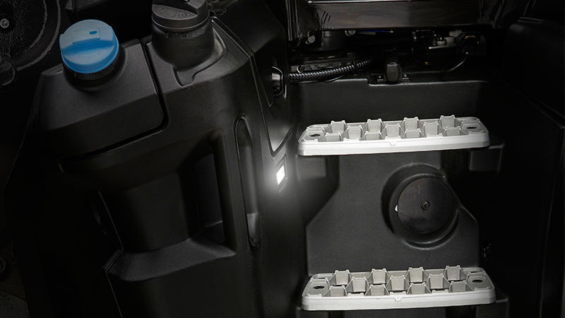 valtra-q-series-led-step-light_800x450.jpg