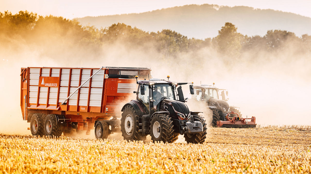 valtra-q-series-power-at-your-pace_1600x900.jpg
