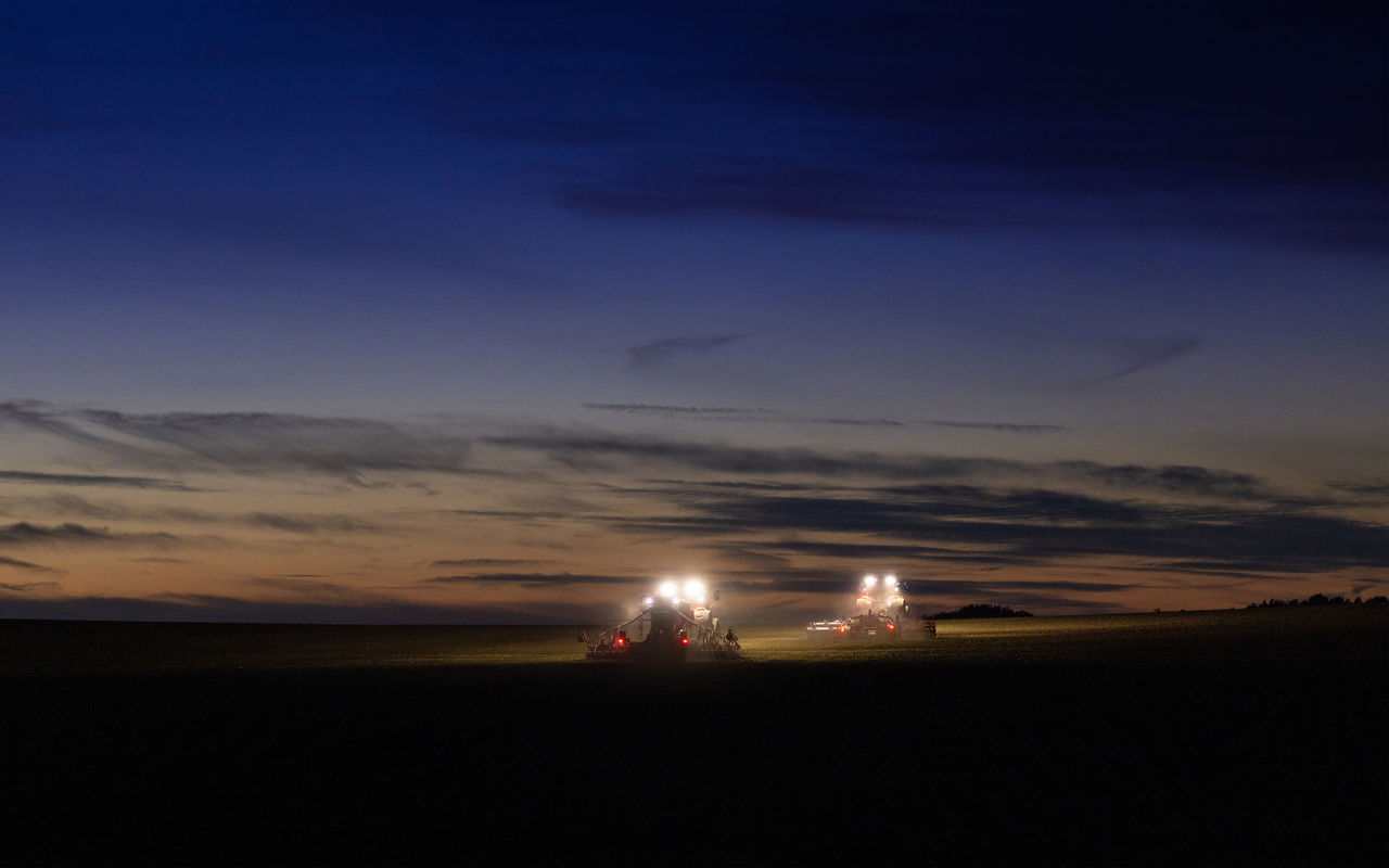 valtra-q-series-work-lights_4000x2500.jpg
