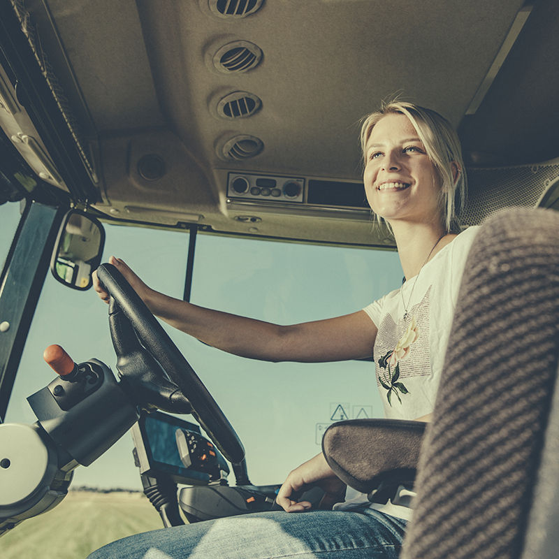 valtra-s-series-denmark2018-cab-girl-highresjpg-5006.jpg