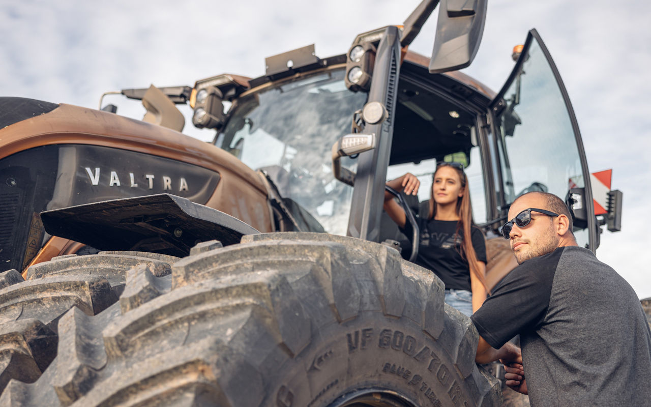 valtra-s-series-for-shared-professional-use_4000x2500.jpg