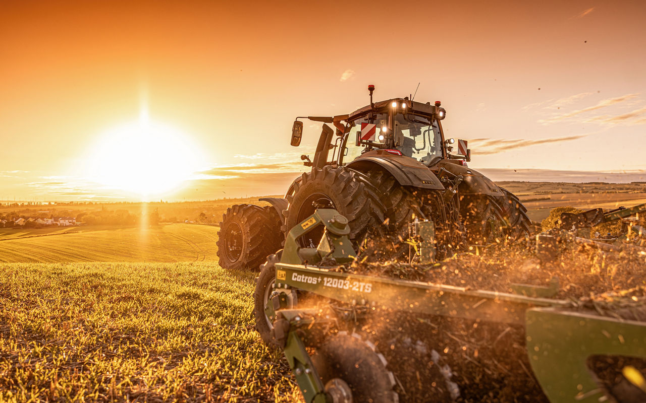 valtra-s-series-high-horsepower-precision-tractor_4000x2500.jpg