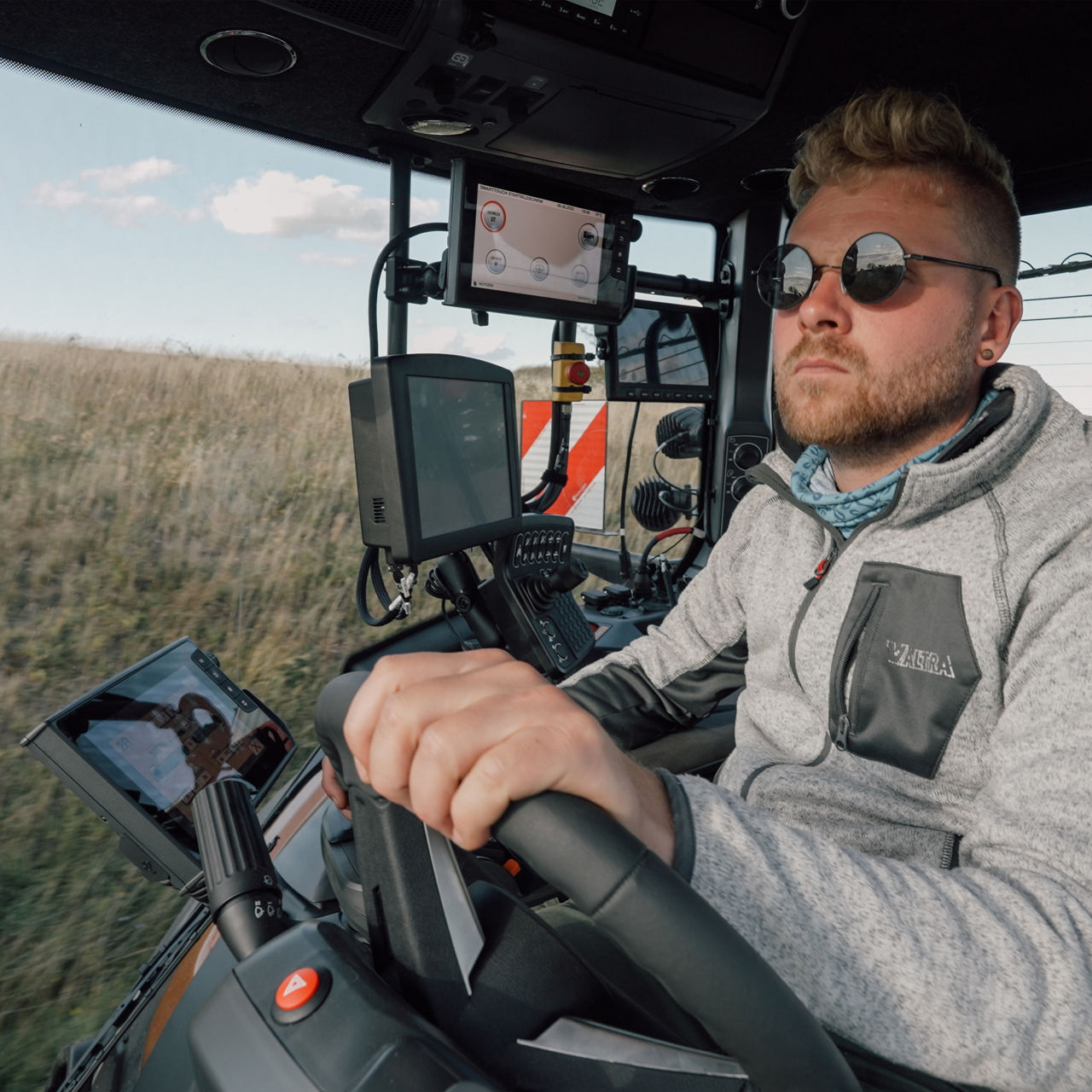 valtra-s-series-smart-use-of-space_4000x4000.jpg