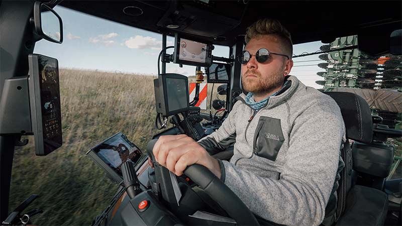 valtra-s-series-smart-use-of-space_800x450.jpg