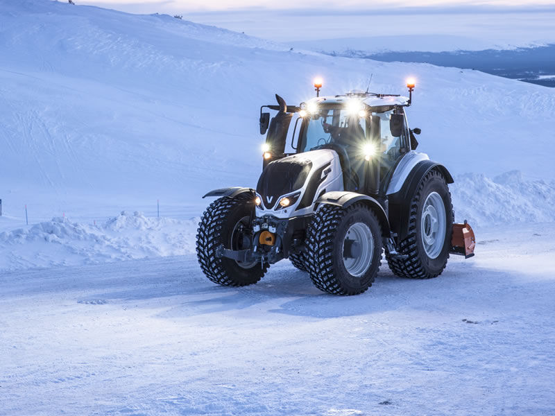 valtra-schneegrader-beleuchtung_800x600.jpg