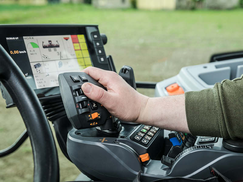 valtra-smarttouch-bedienung_800x600.jpg