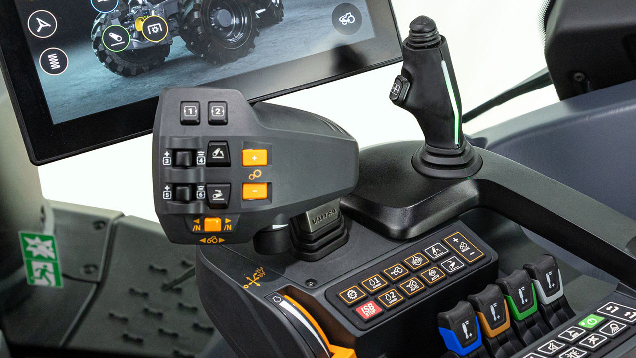 valtra-smarttouch-gen2-easy-controls_1600x900.jpg