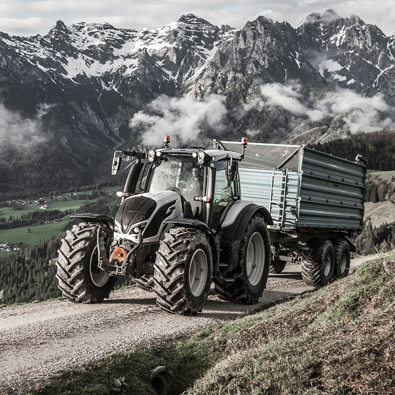 valtra-smarttouch-hillhold.jpg