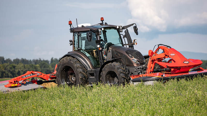 Valtra N-Serie im Grünland
