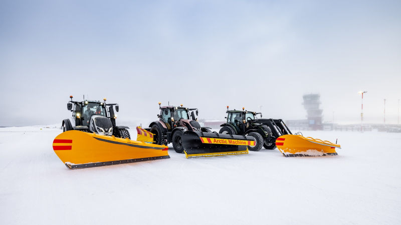 valtra-t-n-a-tractor-series-snow-plowing-airport-aviation-groundcare-800-450.jpg