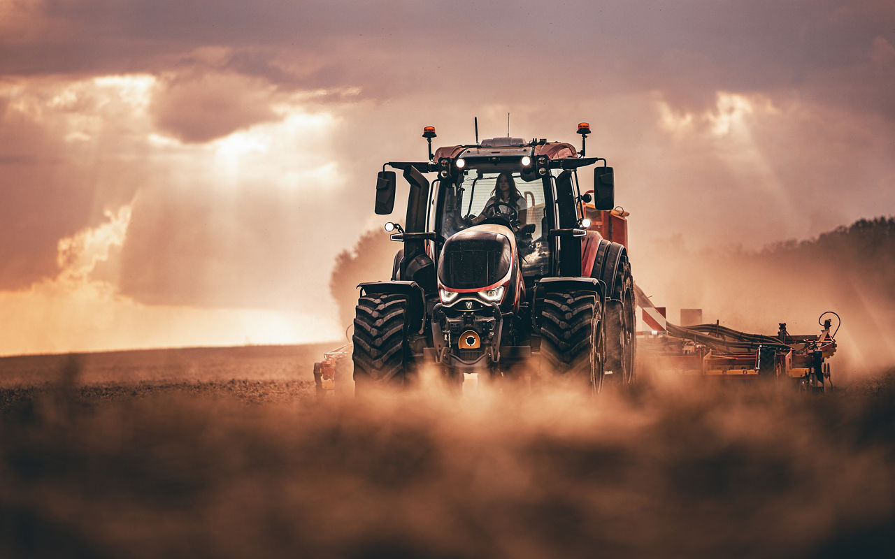valtra-t-series-agco-power-core75-cvt-transmissions_4000x2500.jpg