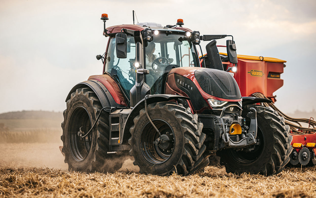 valtra-t-series-agile-tractor_4000x2500.jpg