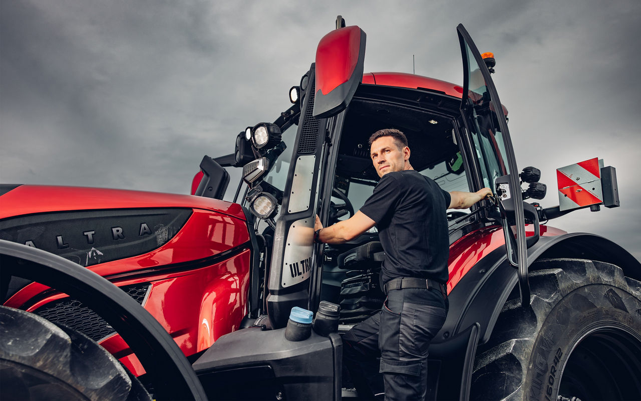 valtra-t-series-customised-ULTRA_4000x2500.jpg