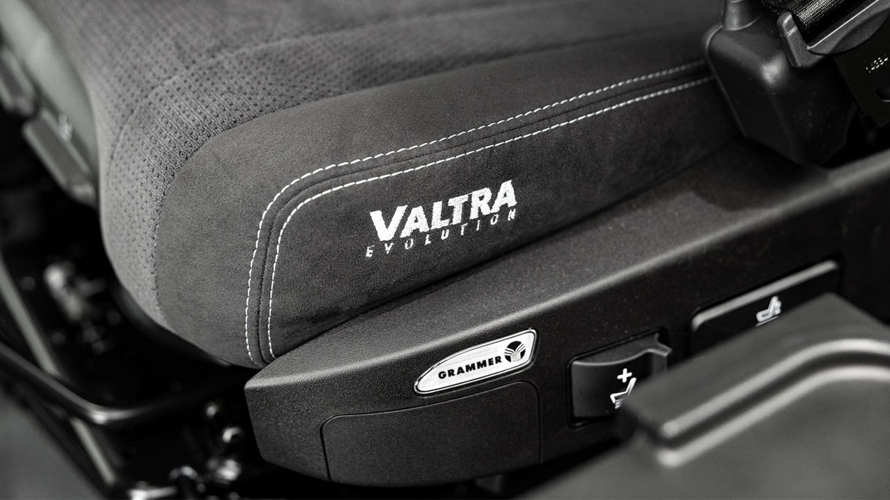 valtra-t-series-evolution-seat_1600x900.jpg