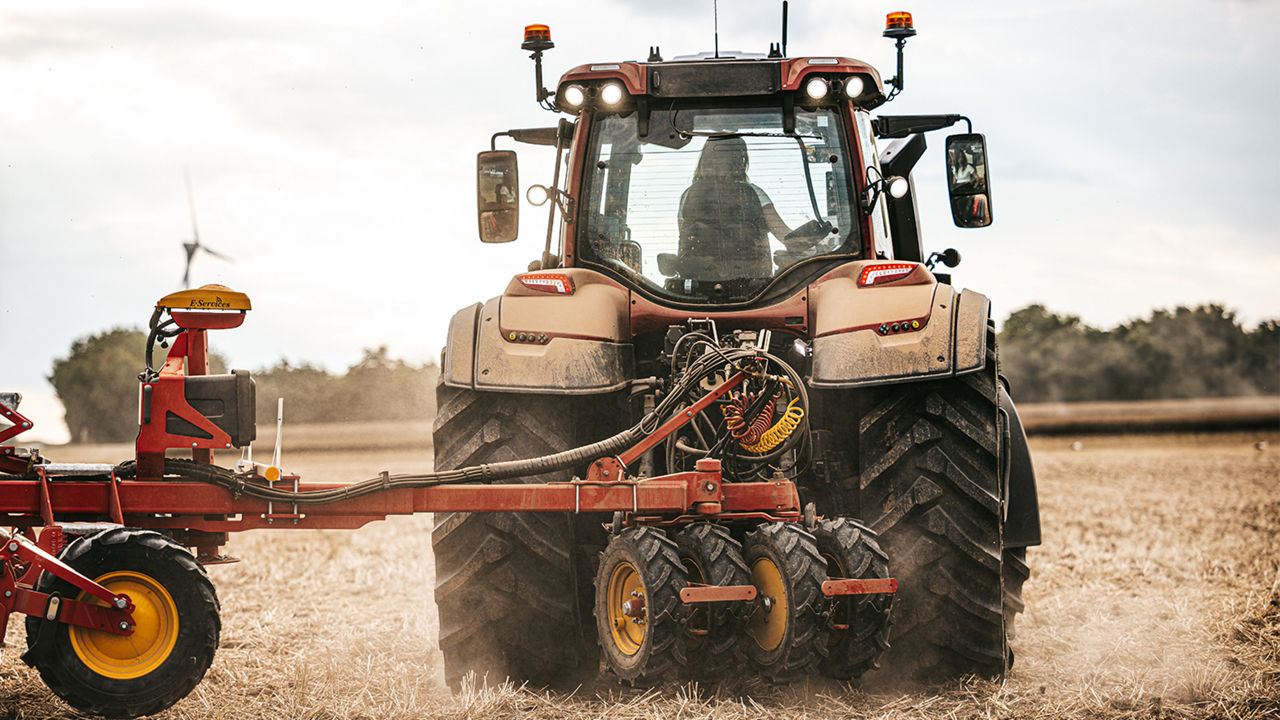 valtra-t-series-hydraulics_1600x900.jpg