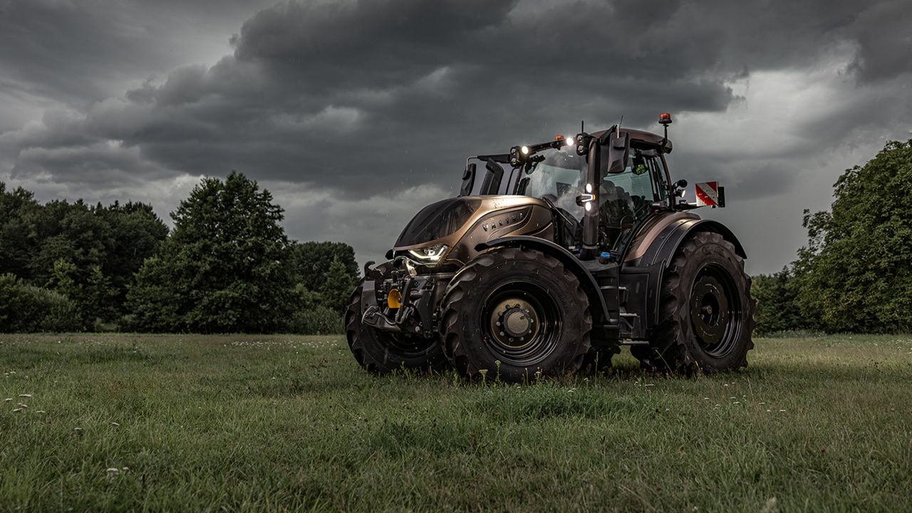 valtra-t-series-lighting-automatics_1600x900.jpg