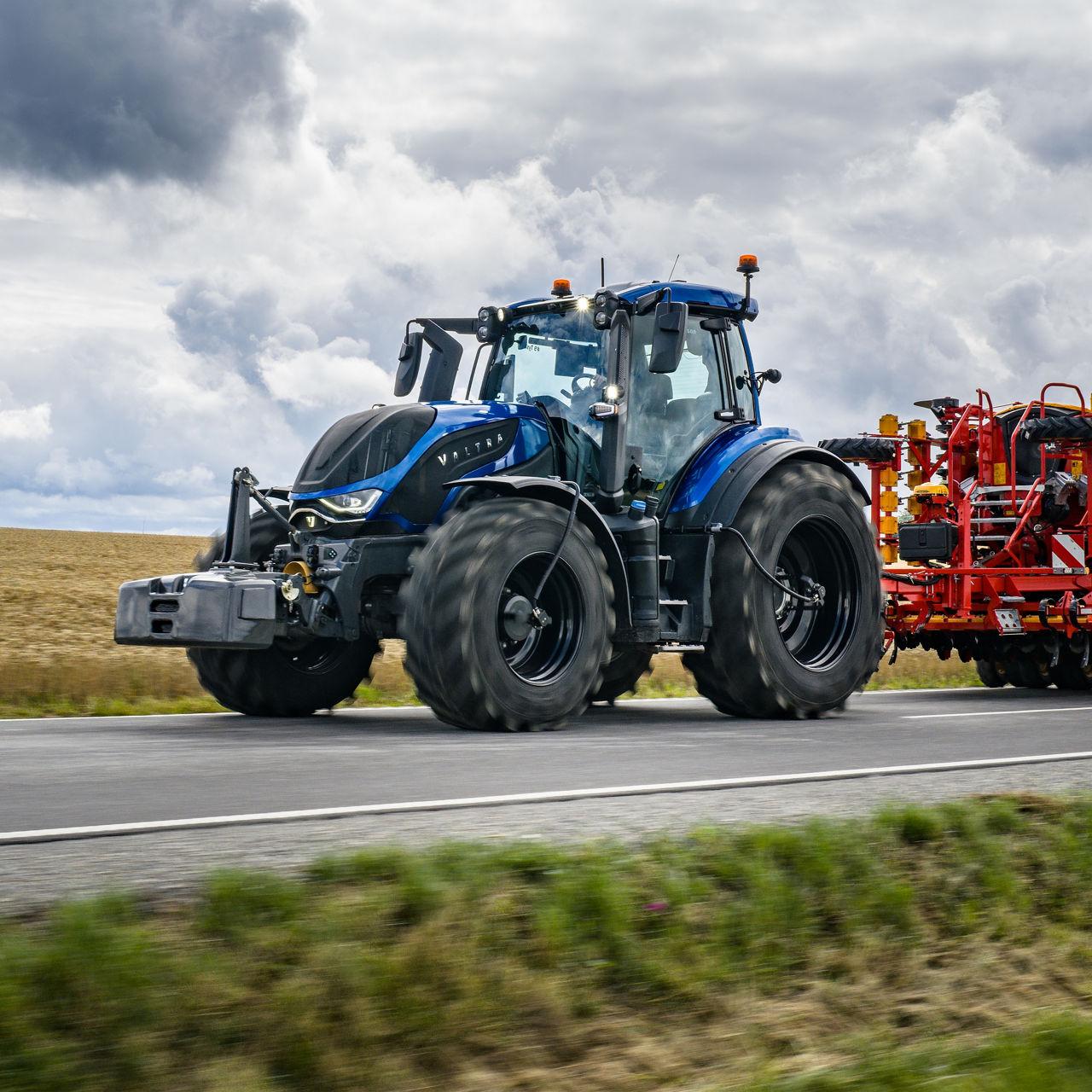 valtra-t-series-powershift-tractor_4000x4000.jpg