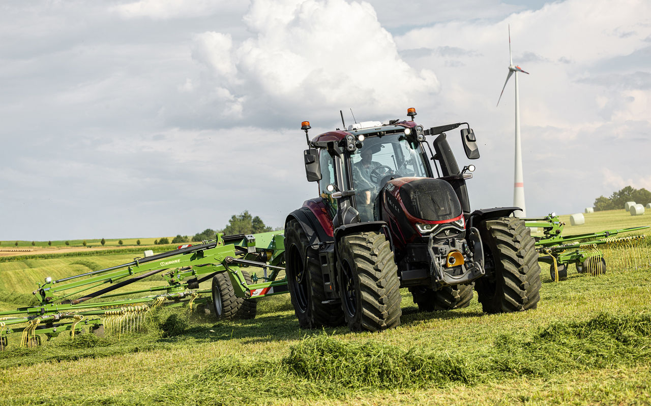 valtra-t-series-smart-farming-tractor_4000x2500.jpg