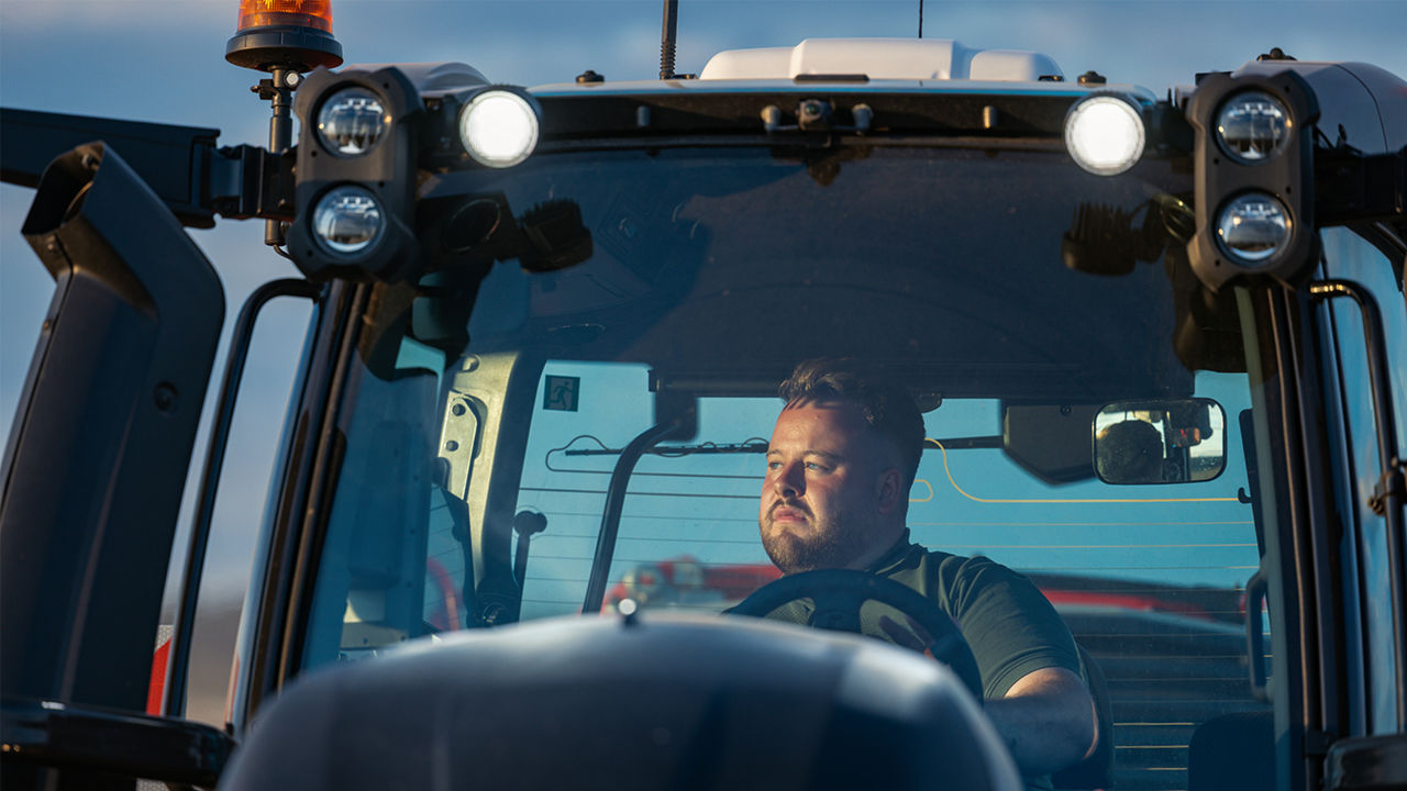 valtra-t-series-tractor-comfort-for-long-days_1600x900.jpg