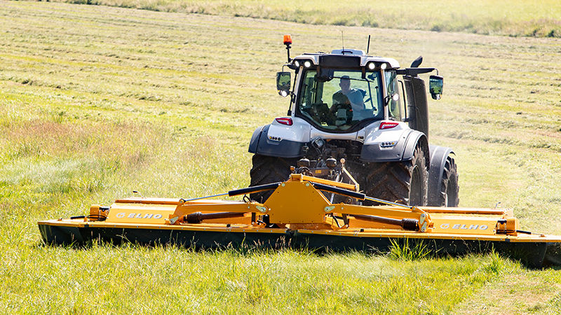 valtra-t-series-tractor-denmark-implement-twintrac-reverse-800-450.jpg