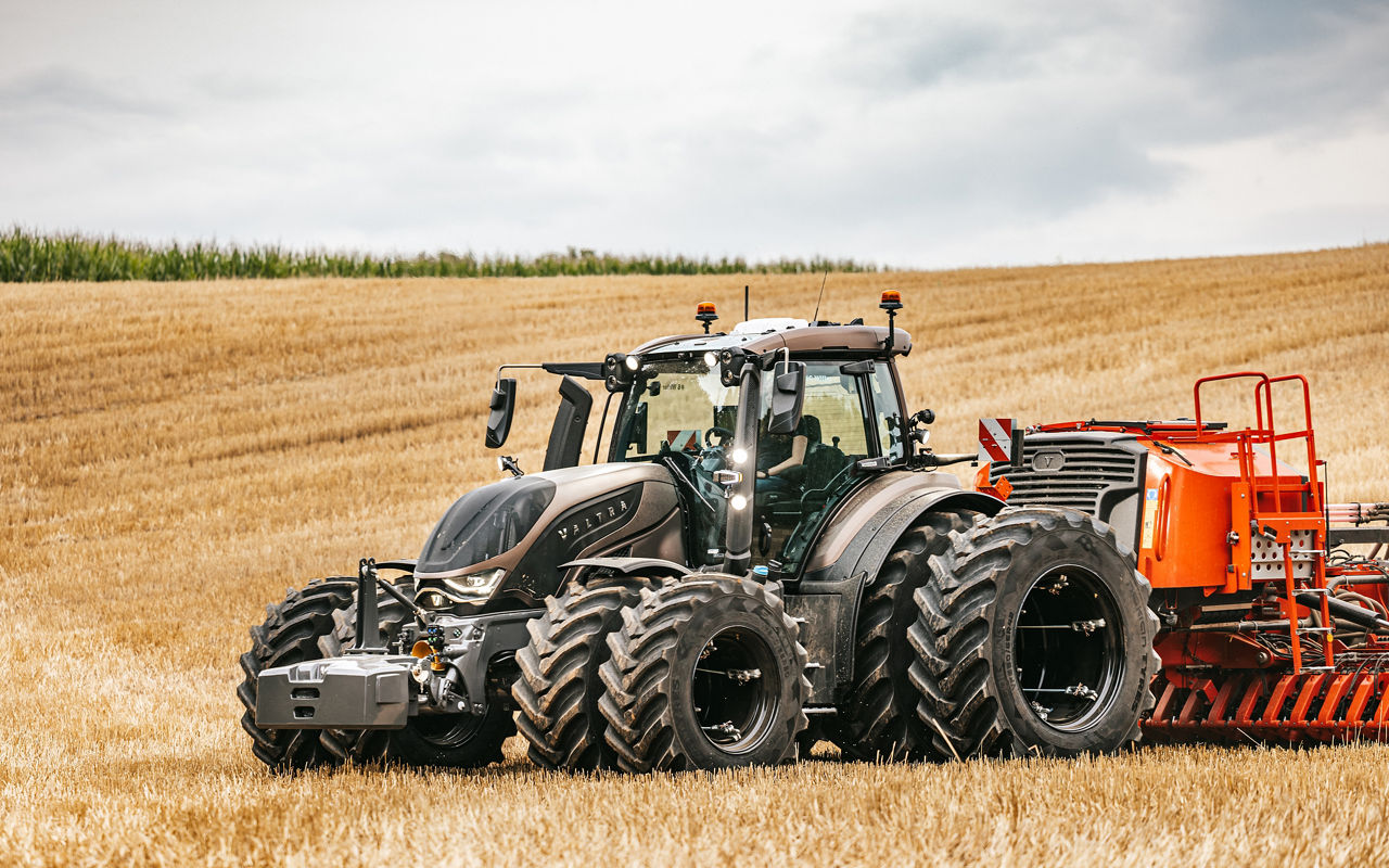 valtra-t-series-tractor-reads-your-mind_4000x2500.jpg