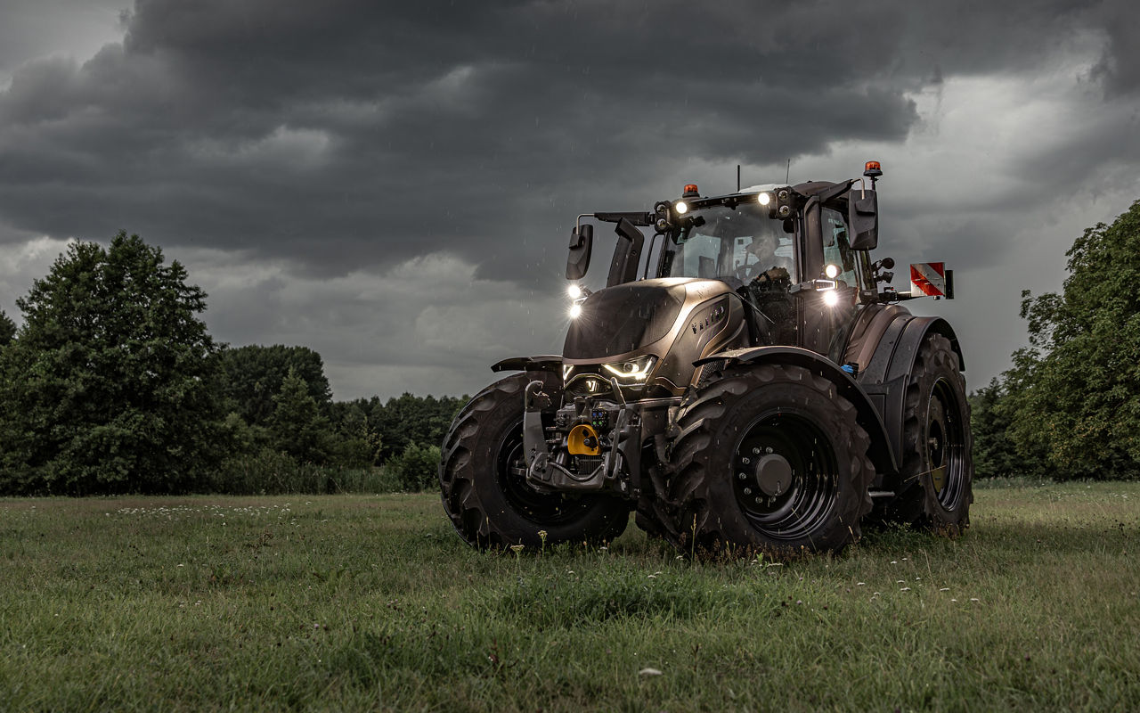 valtra-t-series-tractors-170-245-hp_4000x2500.jpg
