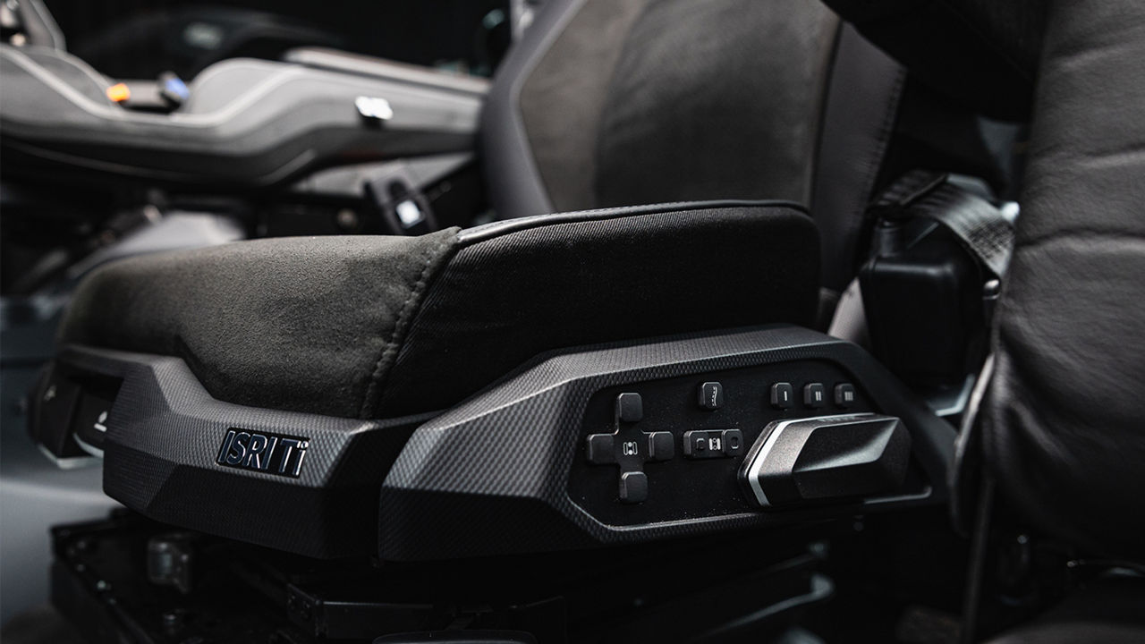 valtra-t-series-ultra-seat_1600x900.jpg