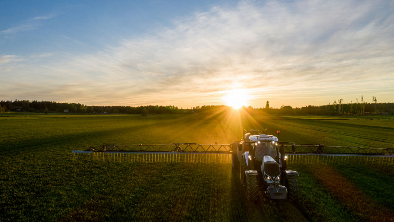 Valtra T Series Kurikka 2019 fertilised sprayer drone