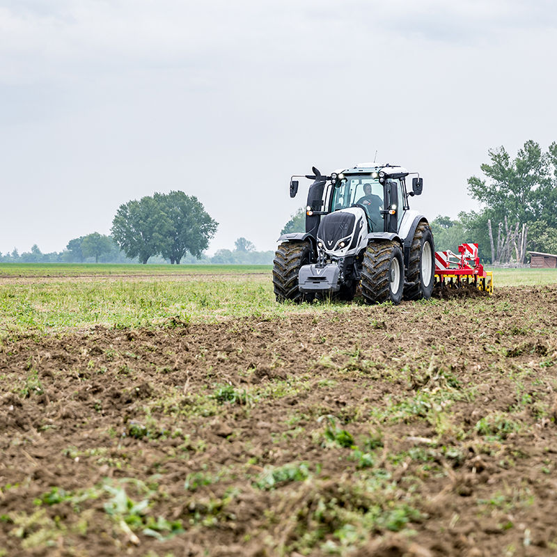 valtra-t4-series-white-italy-2017-field.jpg