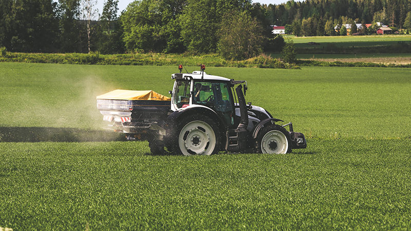 valtra-tractor-farming-grassland-800x450.jpg