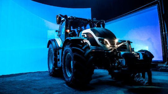 valtra-tractor-launch-event-new-products-5th-generation-studio-540-304.jpg