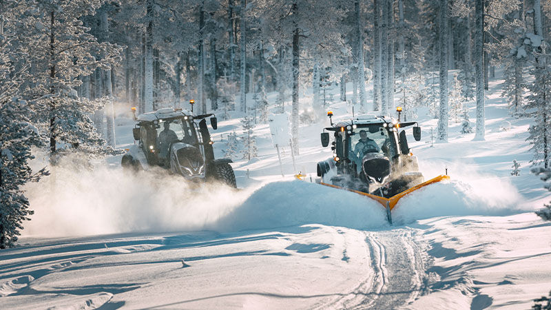 Valtra tractor in snow