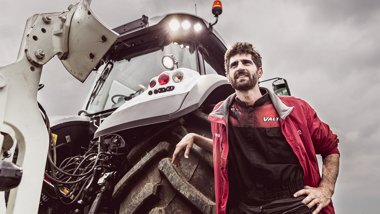 valtra-tractor-white-man-standing-outside-big-1600x900.jpg